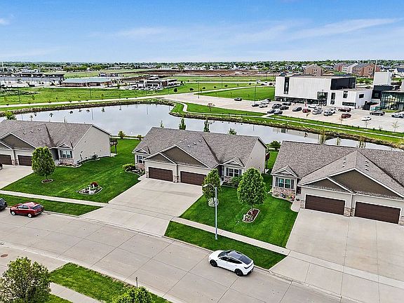 3rd image of 501 NW Autumn Crest Dr