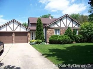 630 Monterey Dr, Crystal Lake, IL 60014