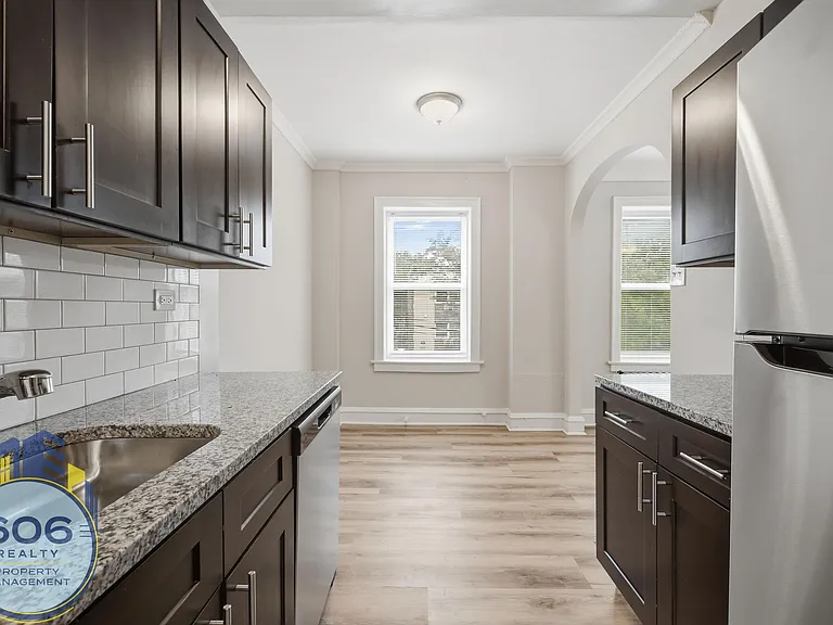 The Ashland Tower Modern Living in the Heart of Rogers Park — Photo 34
