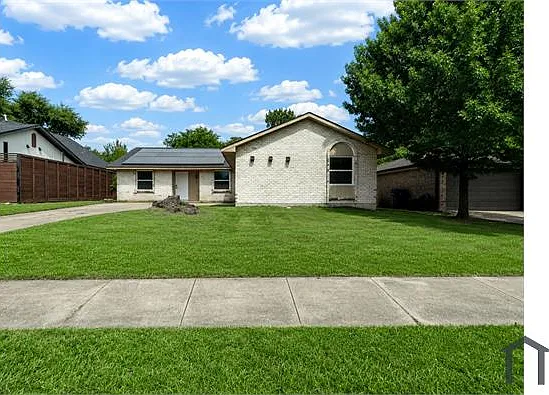 709 Brookview Dr — Photo 2