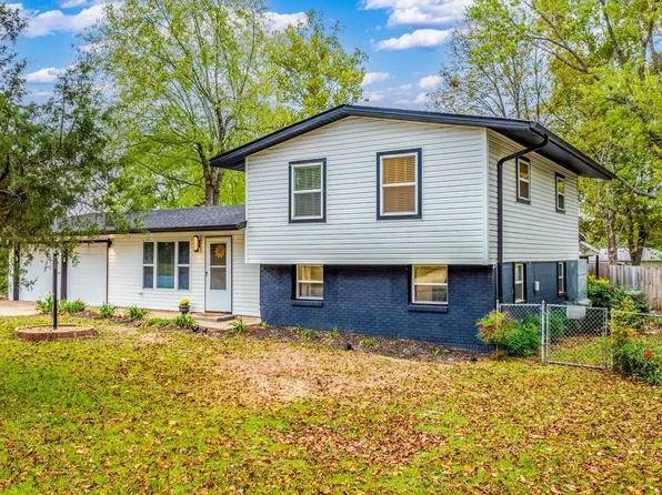 8920 Cloverhill Rd, Little Rock, AR 72205