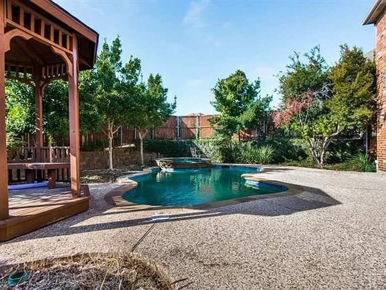 1016 Thorncliff Trl — Photo 23