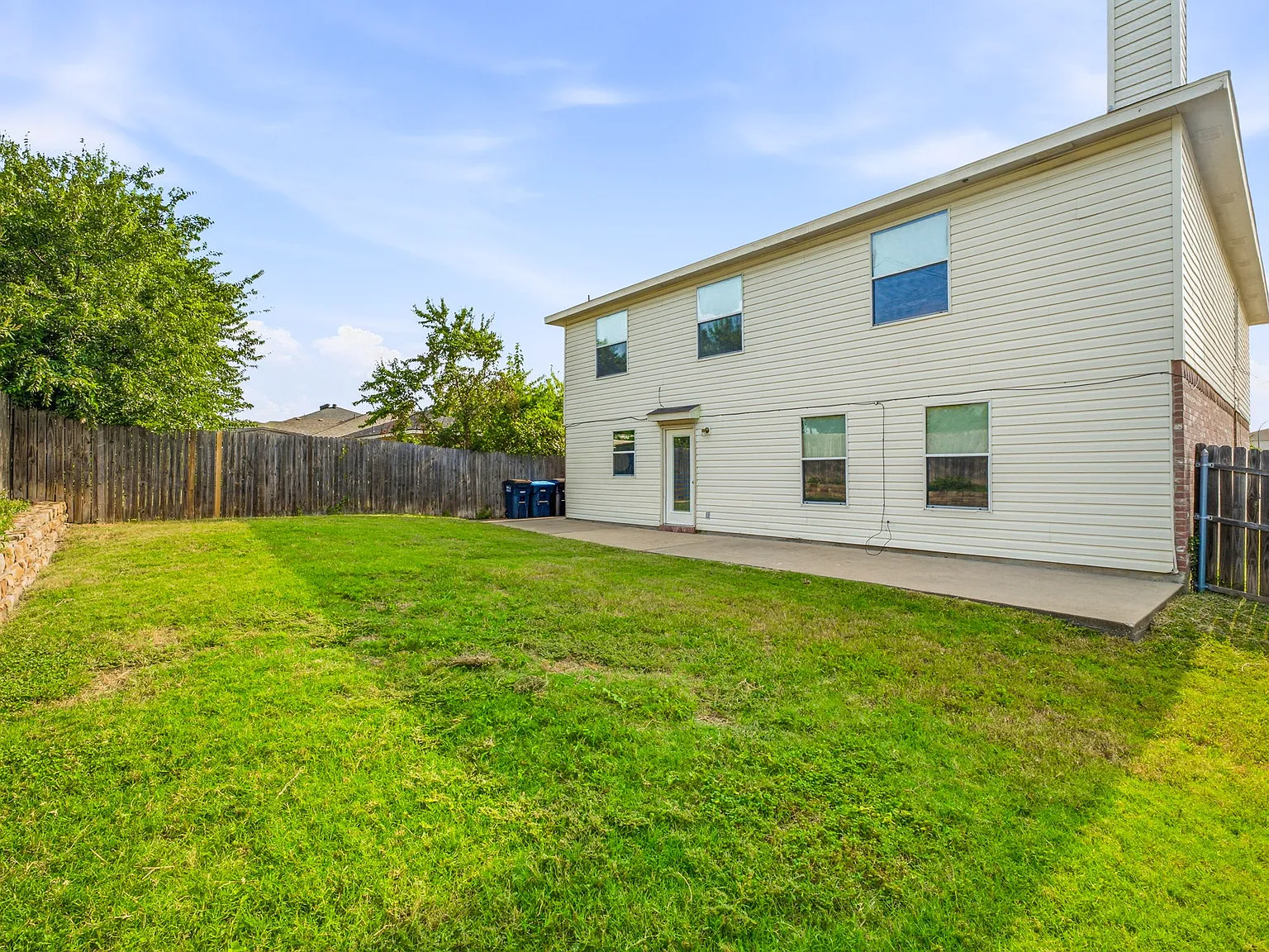 5 bed, 3494 sqft, $2,800 — Photo 3