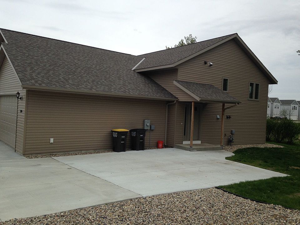 1st image of 109 Valley Ln