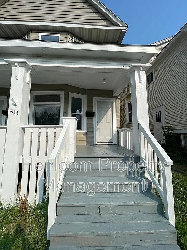 2 bed, 1.0 bath, 100 sqft, $1,425 — Photo 1