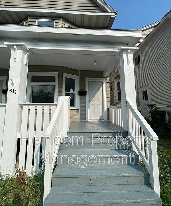 611 E 6th St #2