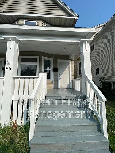 611 E 6th St Photo 1