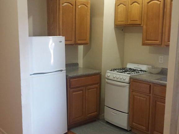 5th image of 3207 Holland Ave