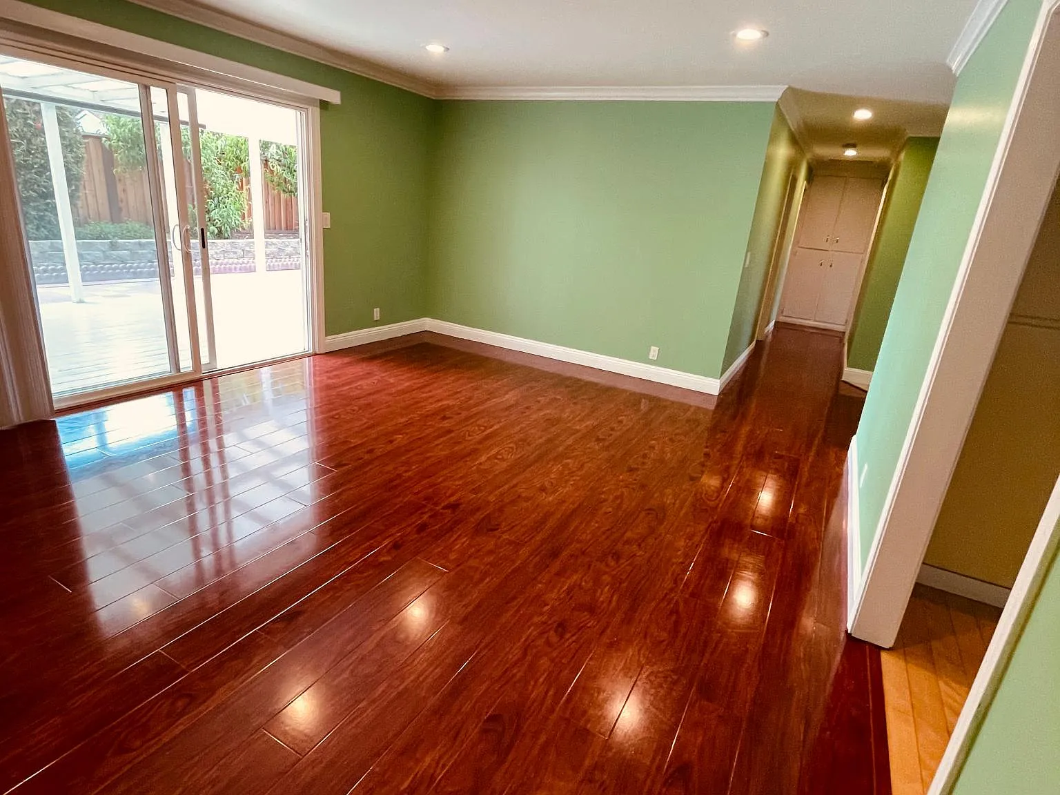 3 bed, 1084 sqft, $4,365 — Photo 4
