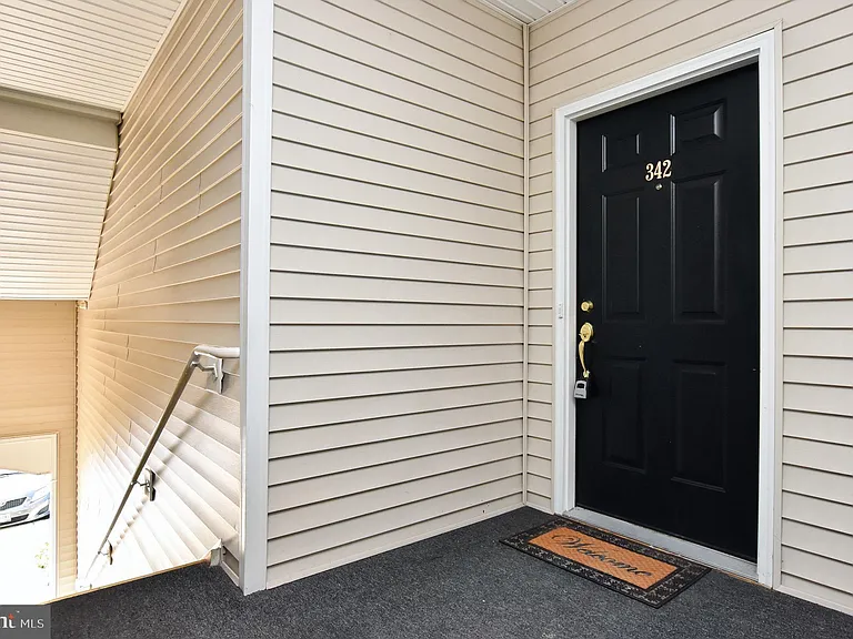 342 Nicholas Dr — Photo 4