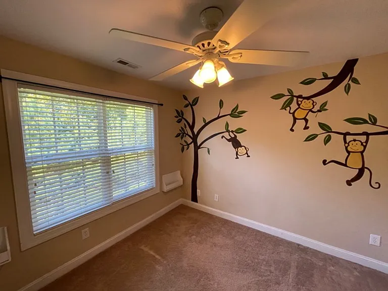 433 Holly Thorn Trce — Photo 24