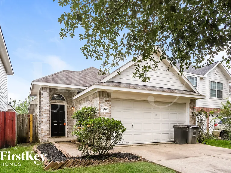 19375 Strathmore Place Ln — Photo 2