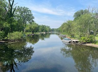 Riverside Dr, Brighton, MI 48116