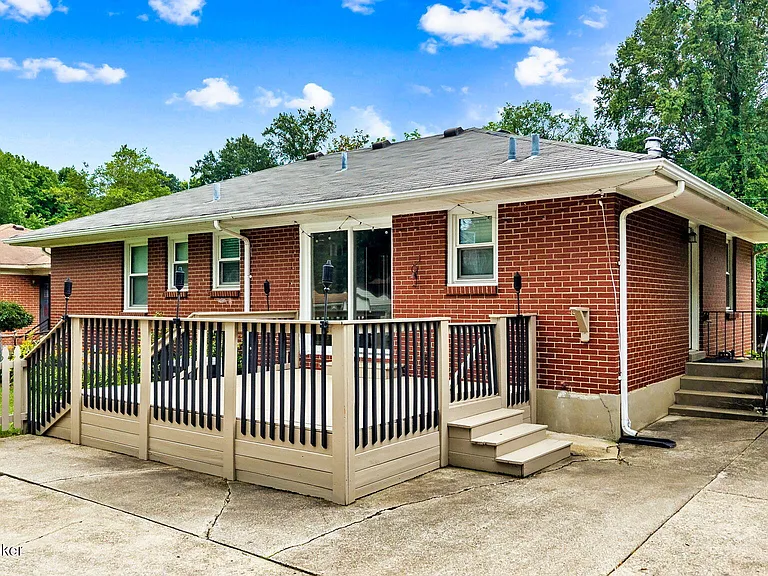519 Leyton Ave — Photo 3