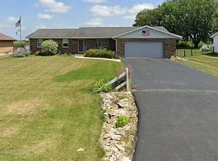 5393 S Mill Pond Rd, Rochelle, IL 61068