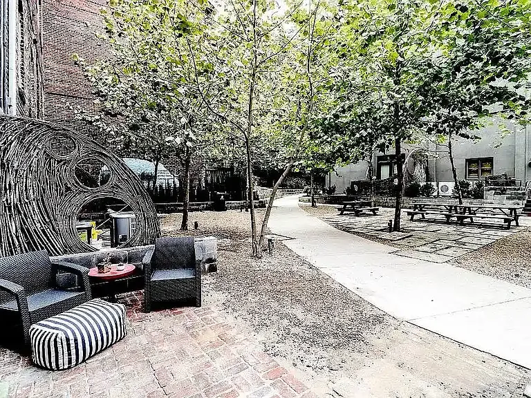 300 W Jackson Ave — Photo 6