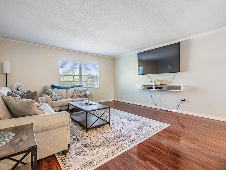 701 Poinsettia Rd #306 — Photo 10