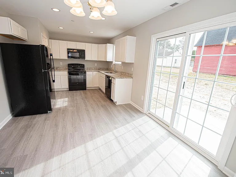 242 Morgans Ct — Photo 24