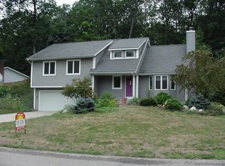 2165 Timberview Dr NE, Grand Rapids, MI 49525