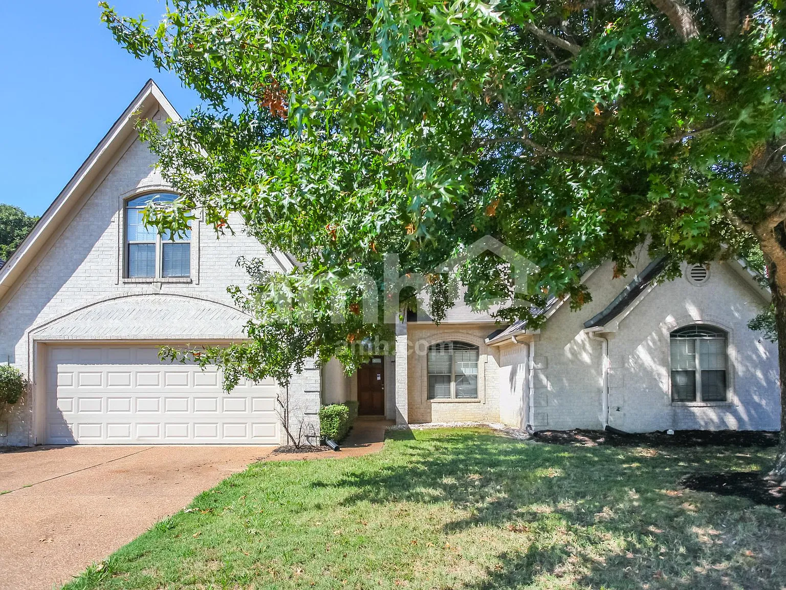 3 bed, 2.0 bath, 2221 sqft, $2,250 — Photo 1