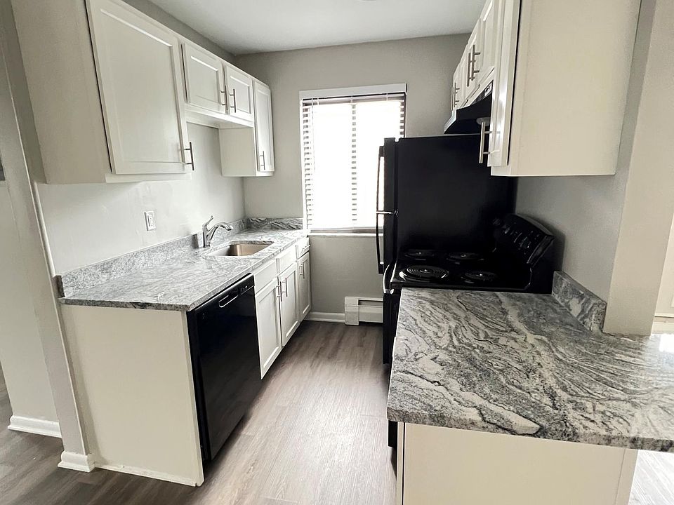2nd image of 1190 Far Hills Dr #39