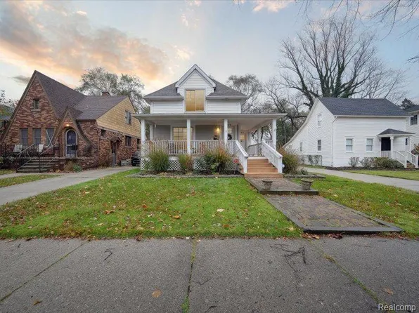 866 Rivard Blvd, Grosse Pointe, MI 48230