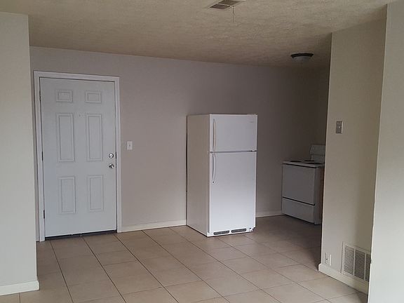 3rd image of 3685 Cleveland Ave APT C9