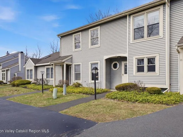 10 Minuteman Court, Clifton Park, NY 12065