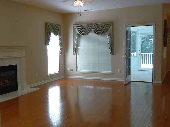 Different view of living rm