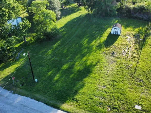 345 20th St, Hempstead, TX 77445