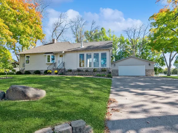 655 4th St SW, Forest Lake, MN 55025