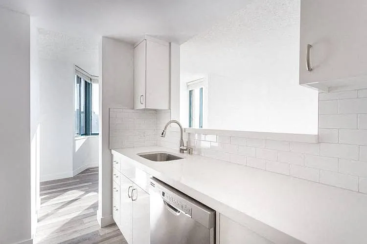 Trinity Towers Apartments — Photo 9