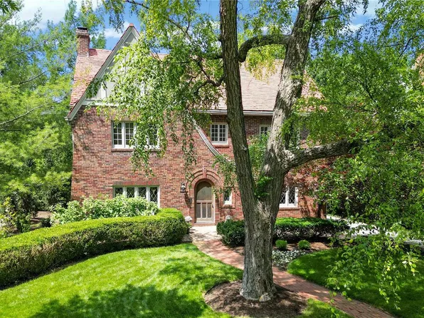 37 Ridgemoor Dr, Saint Louis, MO 63105