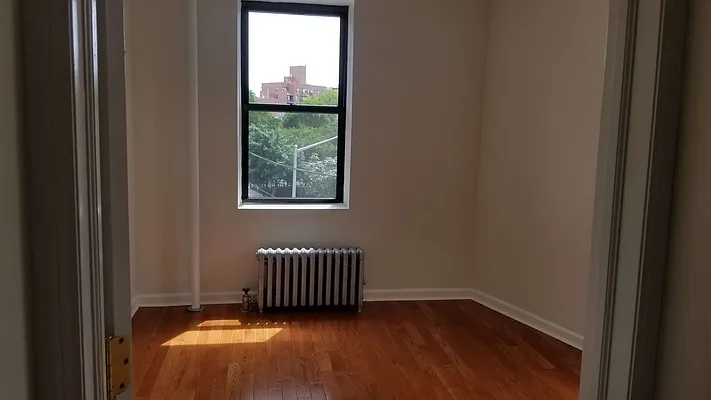 Rented by Realty Queens LLC | media 14