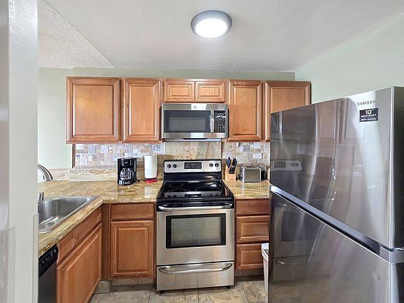 3rd image of 75-5782 Kuakini Hwy APT 203
