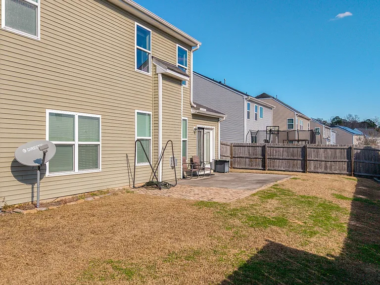 225 Urbano Ln — Photo 42