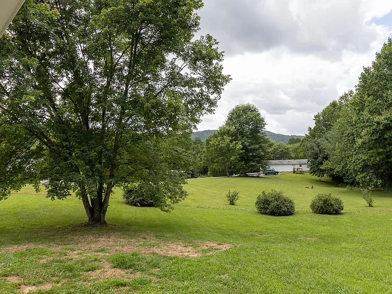 60 Brooklane Dr — Photo 3