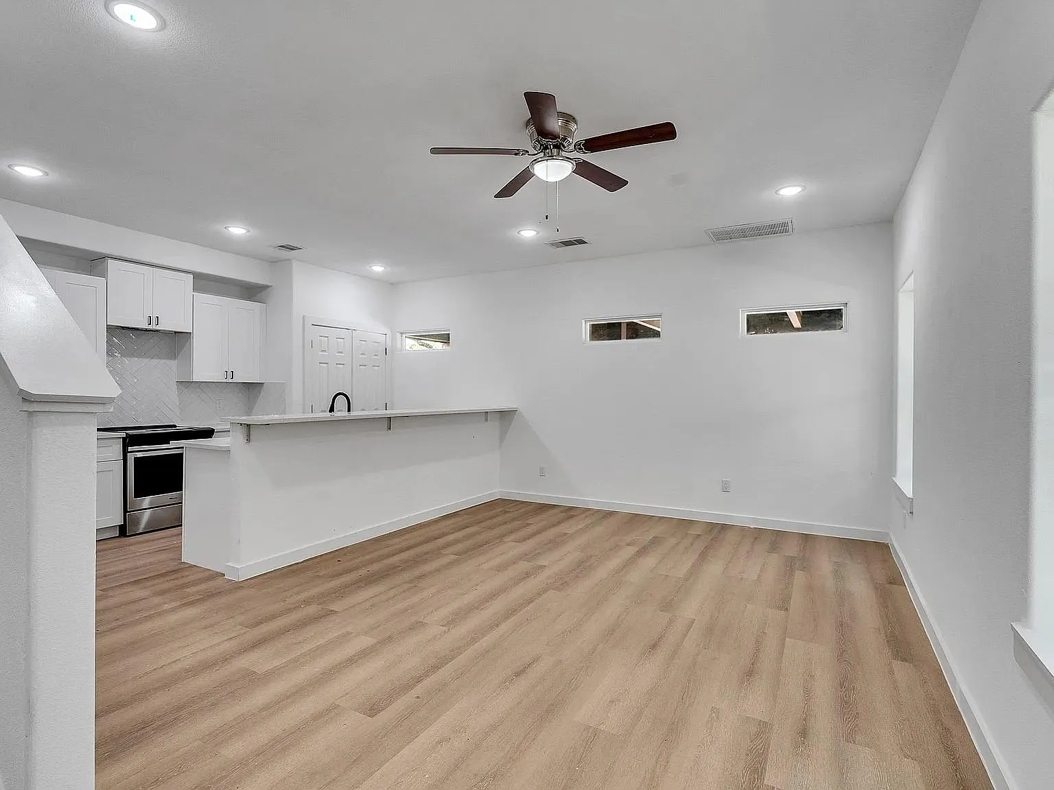 3 bed, 2.5 bath, 1500 sqft, $1,900 — Photo 3