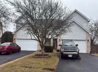 1052 Viewpoint Dr, Lake In The Hills, IL 60156