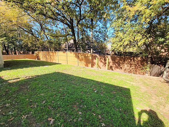 2nd image of 411 Thorn Wood Dr