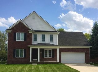 1962 S Shore Dr, Rochester Hills, MI 48307