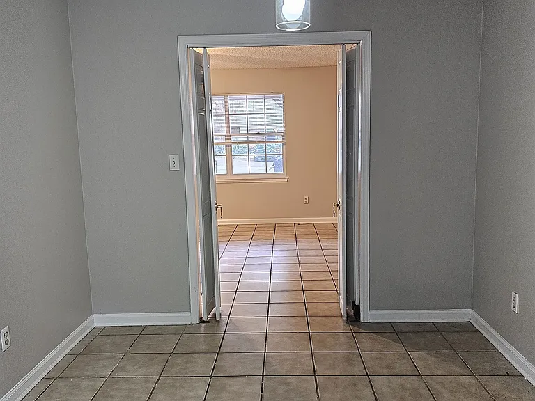 2388 Gregory Dr — Photo 18
