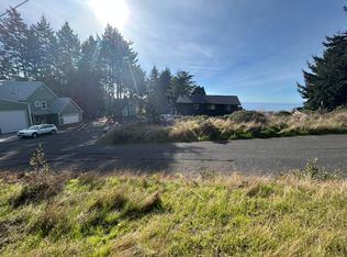 155 Seafoam Rd, Whitethorn, CA 95589