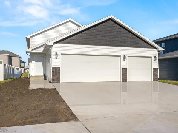 7279 26th St S, Fargo, ND 58104