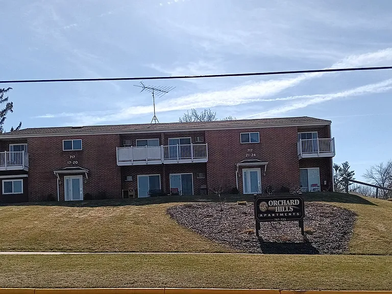 721 W Thorne St — Photo 1