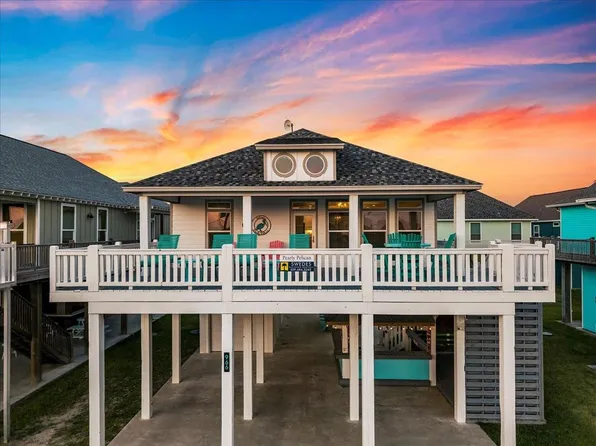 966 Pelican Ln, Crystal Beach, TX 77650
