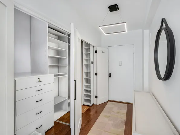 305 East 24th Street image 8 of 9