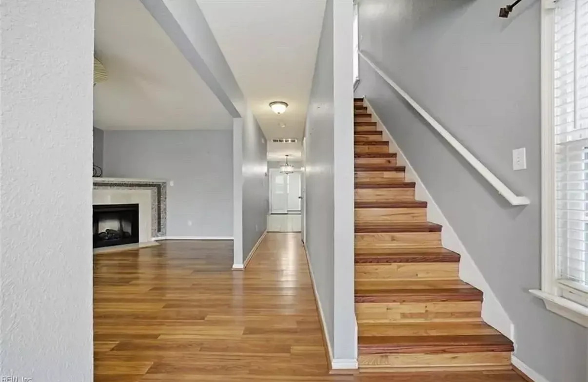 1 bed, 1.5 bath, 1670 sqft, $1,000 — Photo 1