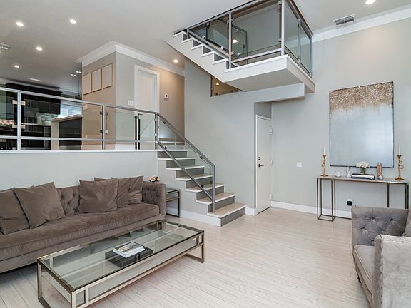 3rd image of 1711 Grismer Ave APT 76