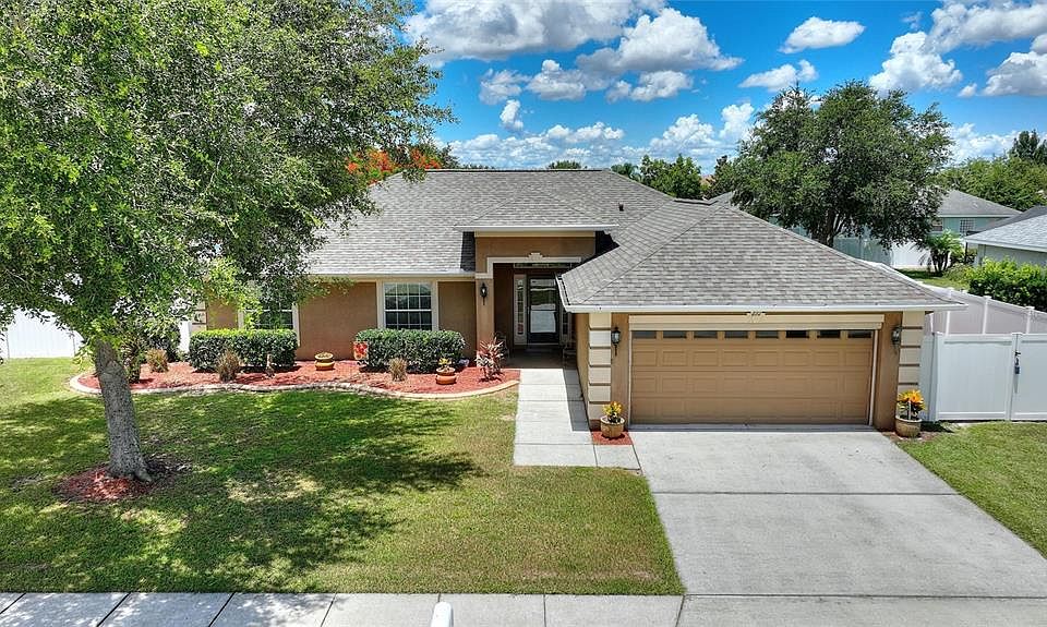 1st image of 210 Mandolin Dr